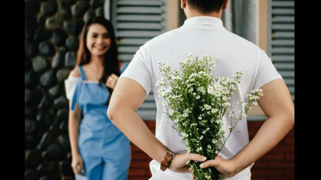 man-learns-chinese-for-romantic-proposal-to-girlfriend-viral-video-sets-major-relationship-goals